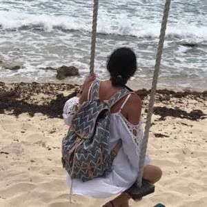 Meet your Posher, Carrie